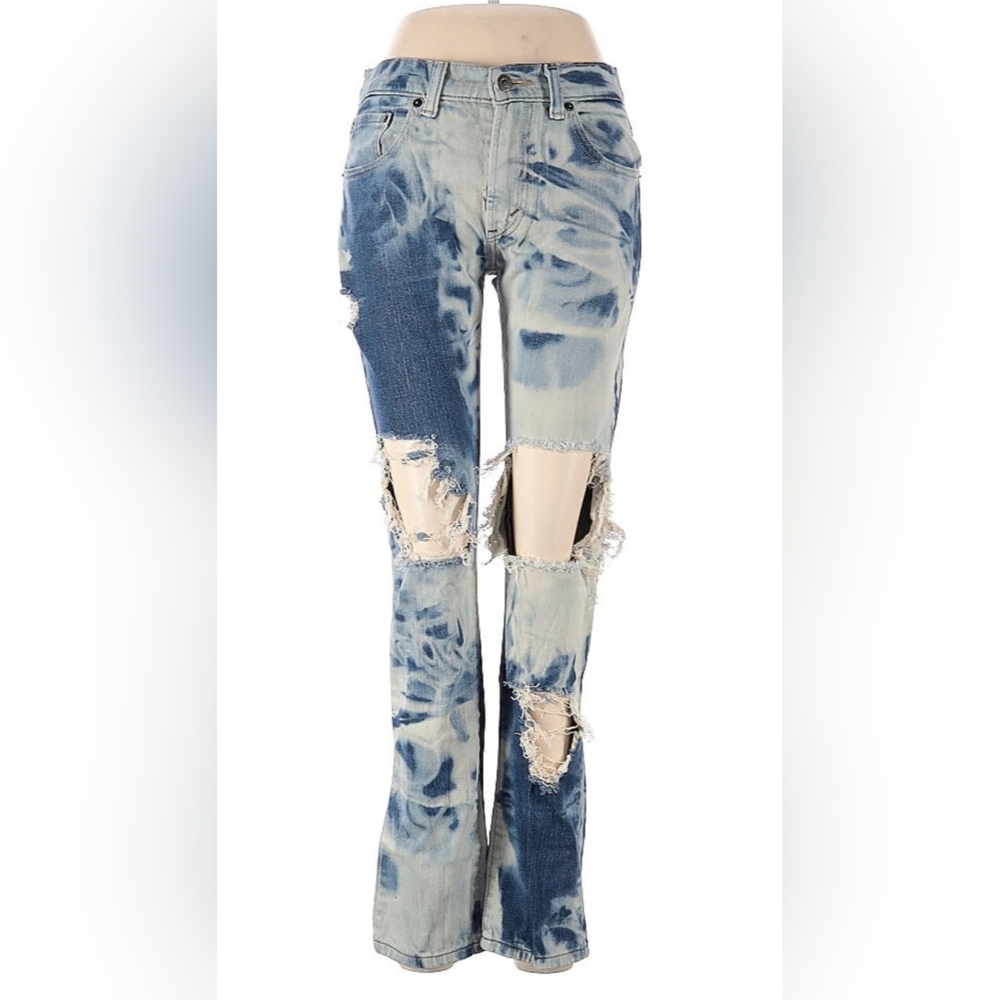 LEVIS distressed jeans